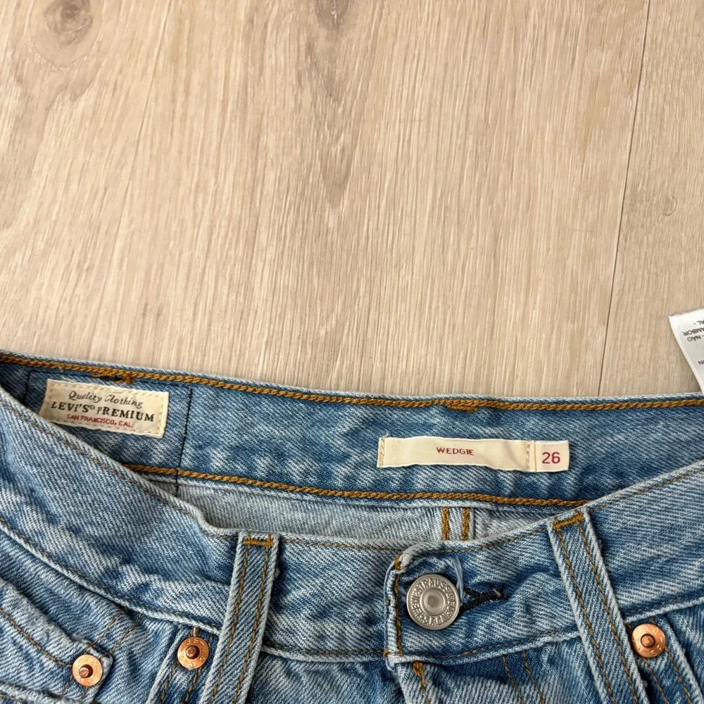 Levi’s Wedgie size 26 EUC - Picture 3 of 7